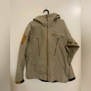 Arc'teryx Beige Hooded Jacket with Zippered Pockets
